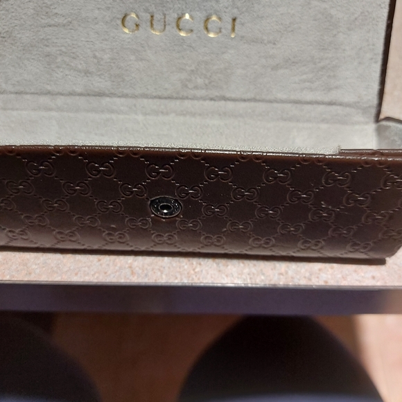 Gucci eyeglasses(readers)case brown w design, triagular, fun - Picture 2 of 8